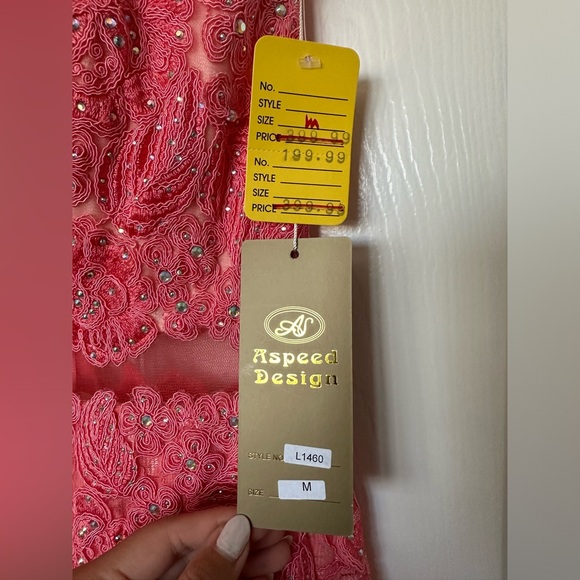 Aspeed Design Gown - Picture 4 of 5